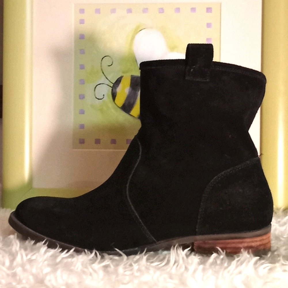 BCBGeneration black suede booties
